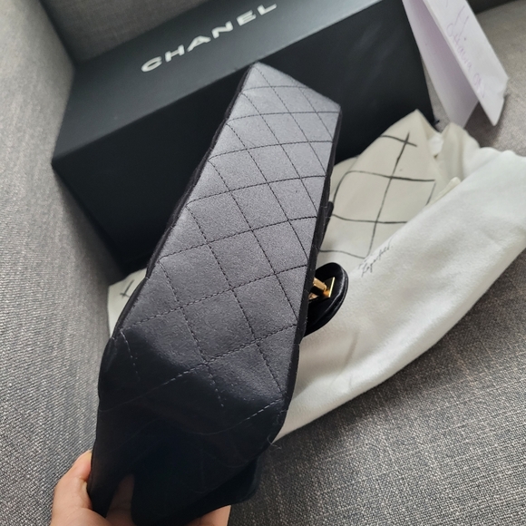 Chanel Medium Classic Double Flap - Picture 5 of 13